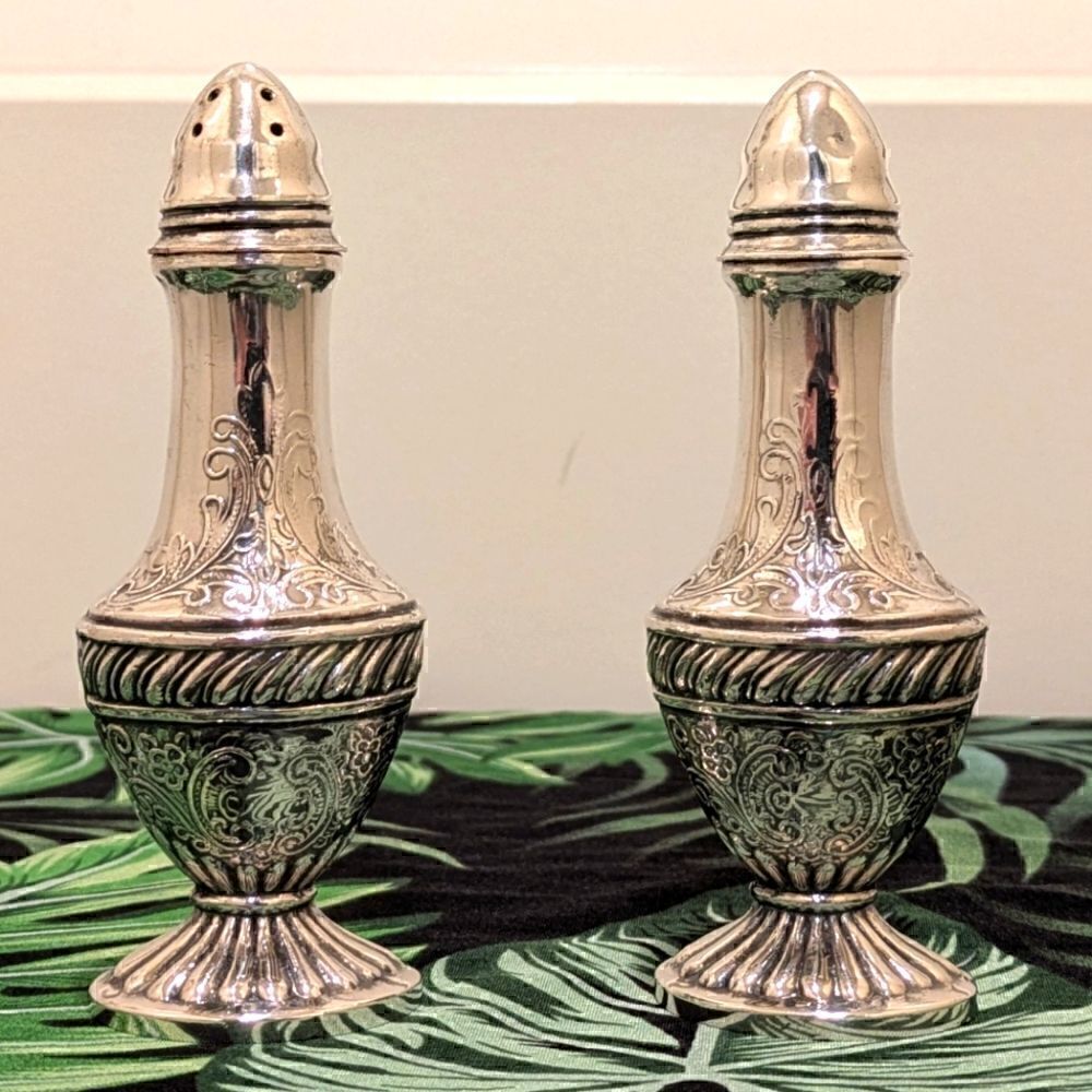 3/$30 Elegant Antique Viking 1034 Genuine Silver Plated Salt and Pepper Shaker